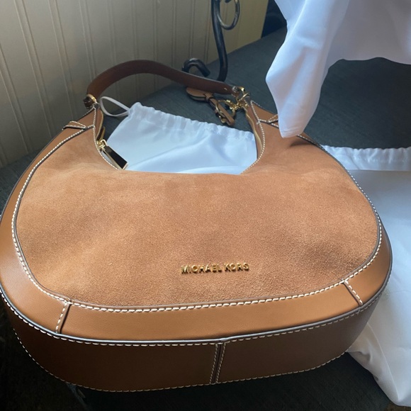 Michael Kors Brown Leather Hobo Bag with Relaxed Shape - Picture 5 of 8